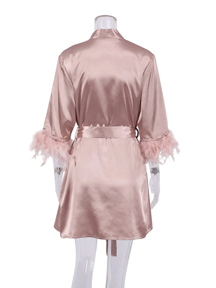 Bata rosa de satén con plumas - Image 12