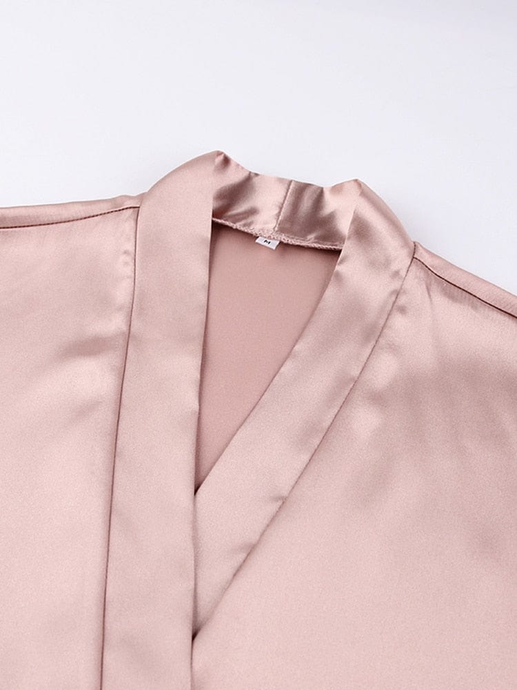 Bata rosa de satén con plumas - Image 3