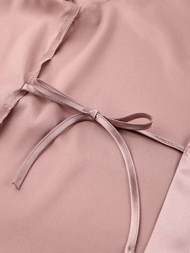 Bata rosa de satén con plumas - Image 4