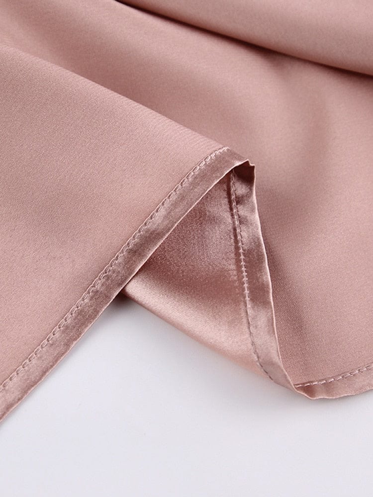 Bata rosa de satén con plumas - Image 8